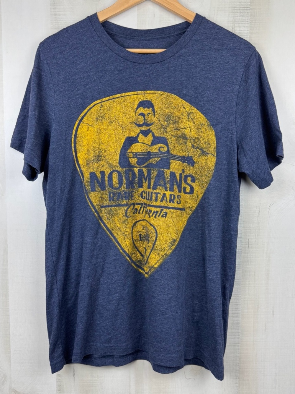 Norman’s Rare Guitars Men’s Heathered Blue Short Sleeve Gold Pick Tee Large